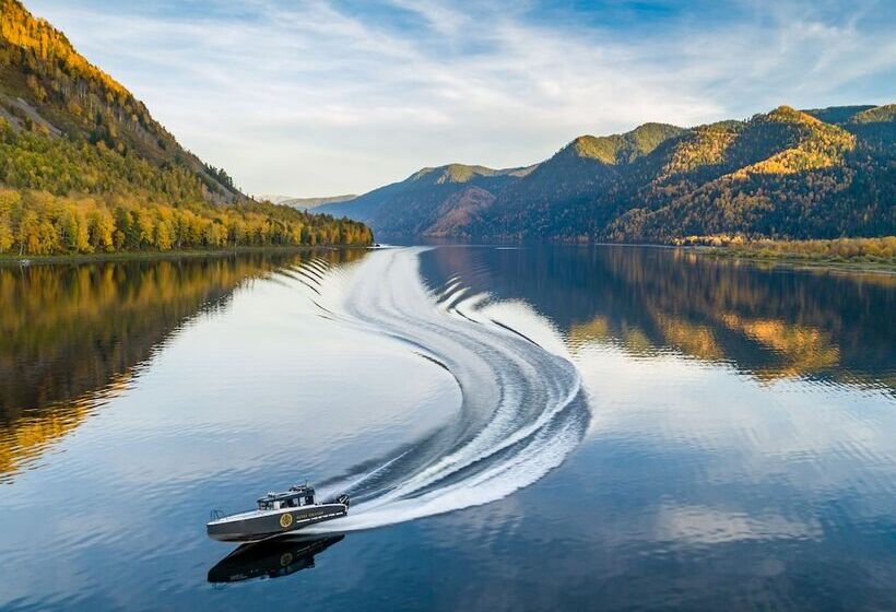 渡假胜地  Altay Village Teletskoe