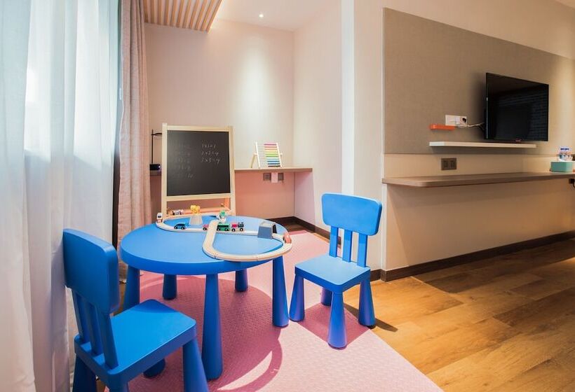 호텔 Holiday Inn Express Guizhou Qinglong, An Ihg