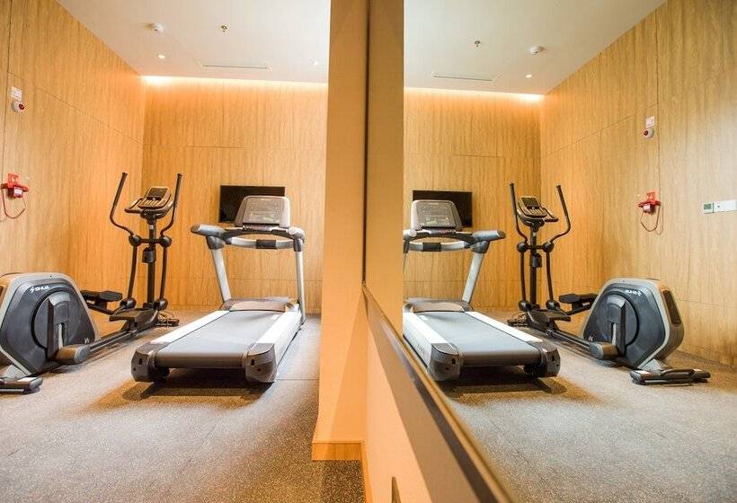 호텔 Holiday Inn Express Guizhou Qinglong, An Ihg