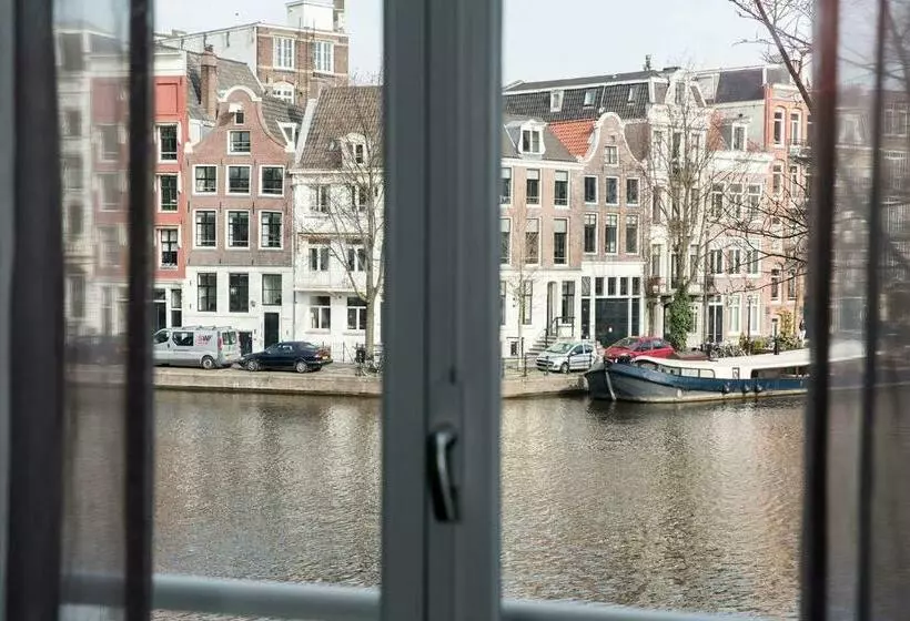 Eden Studios And Apartments