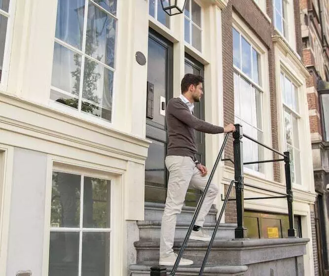 Eden Studios And Apartments