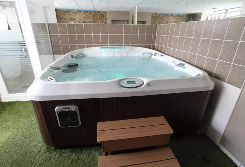 호텔 Hôtel Restaurant Chaleatsapet