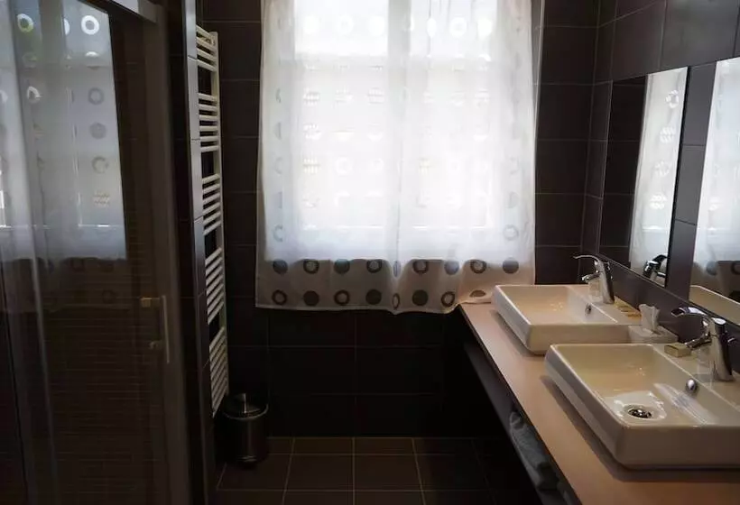 בית מלון כפרי Hostellerie De La Porte Bellon