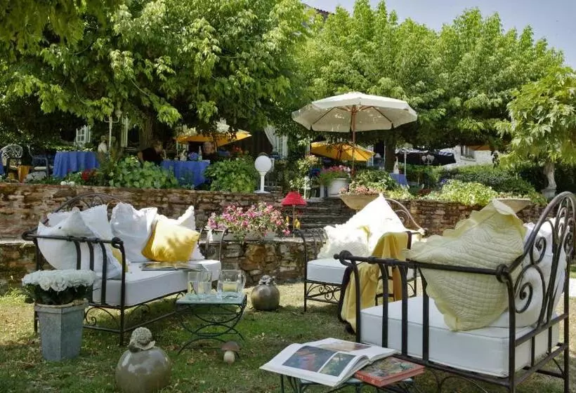 ホテル Logis Hôtel Hostellerie Saint Jacques