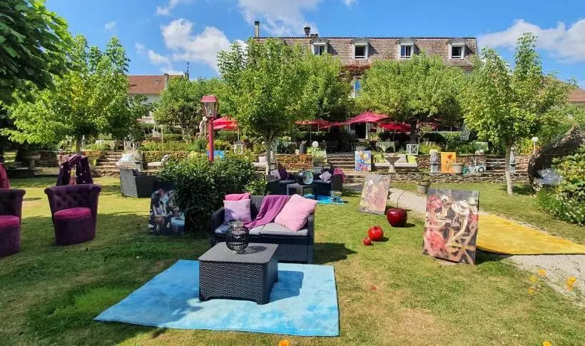 ホテル Logis Hôtel Hostellerie Saint Jacques