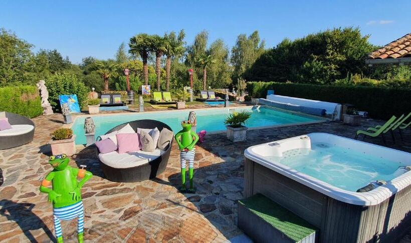 فندق Logis Hôtel Hostellerie Saint Jacques