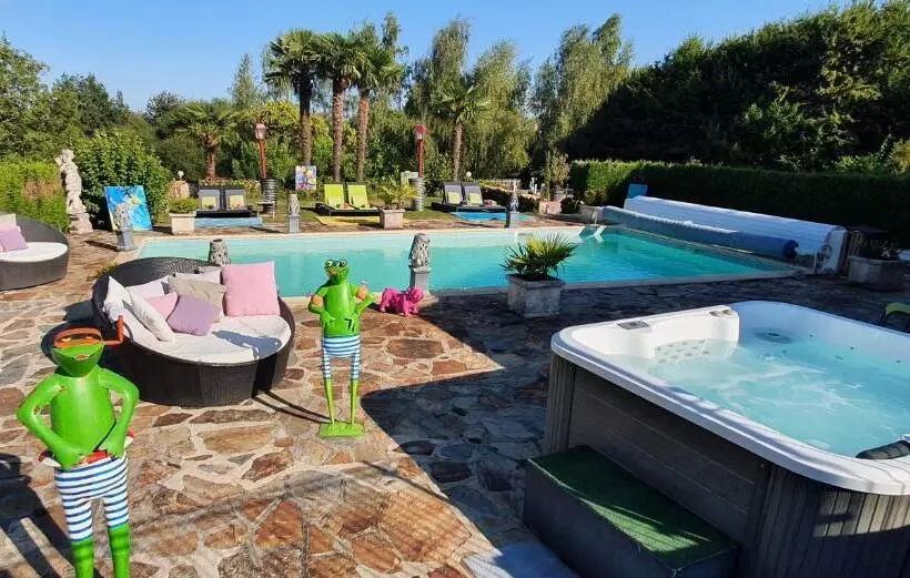 ホテル Logis Hôtel Hostellerie Saint Jacques