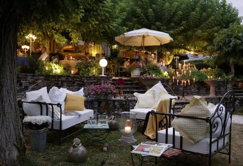 ホテル Logis Hôtel Hostellerie Saint Jacques