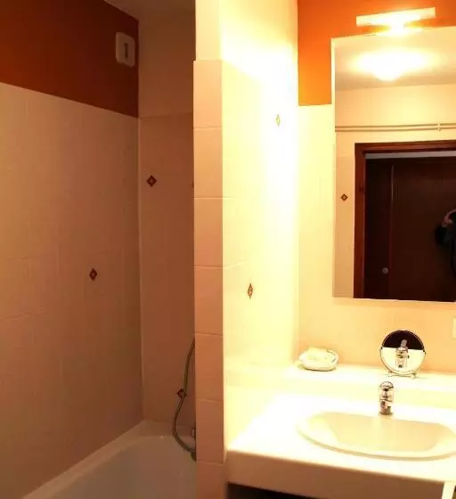 Отель Hôtel Des Chazes