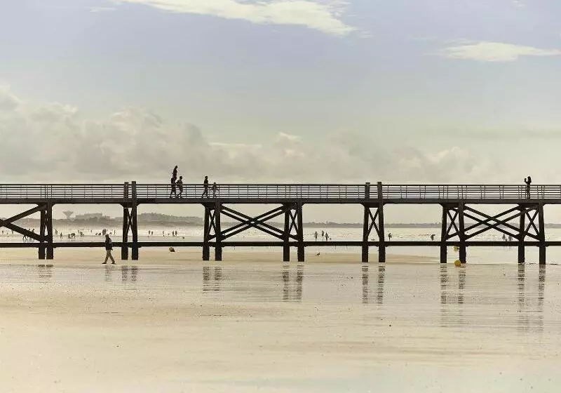 Отель Ibis Styles St Gilles Croix De Vie Centreville