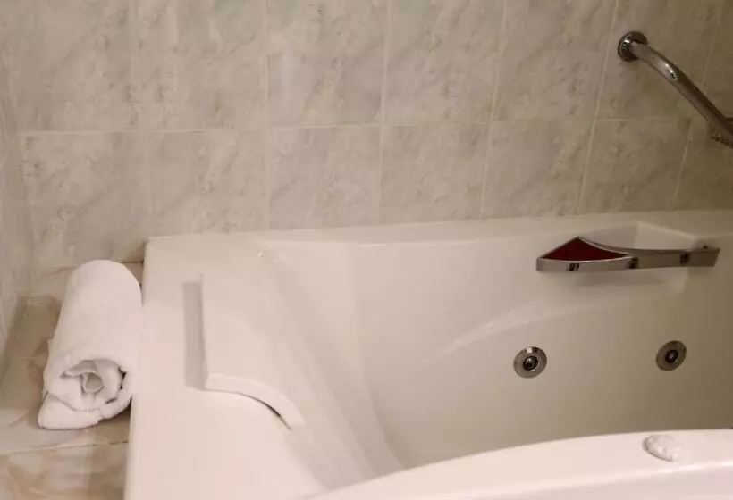 Отель Logis Hôtel Restaurant La Mère Biquette