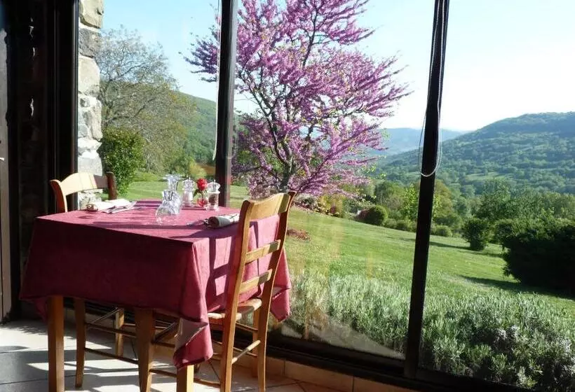 Отель Logis Hôtel Restaurant La Mère Biquette