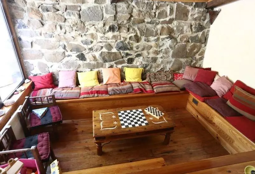 Отель Logis Hôtel Restaurant La Mère Biquette