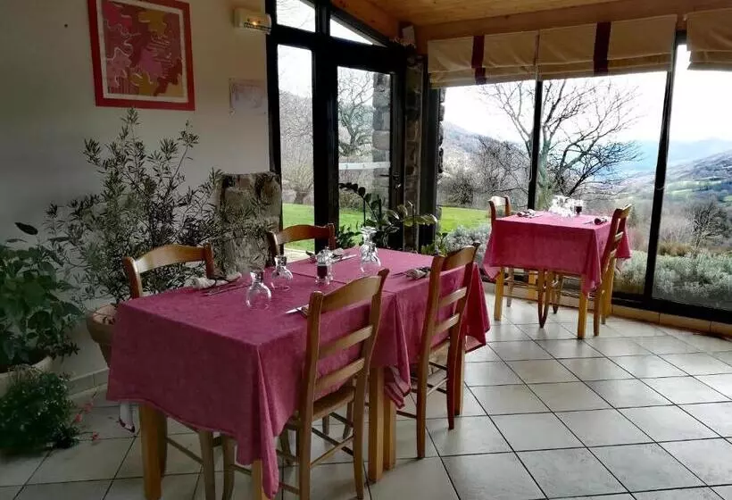 Отель Logis Hôtel Restaurant La Mère Biquette