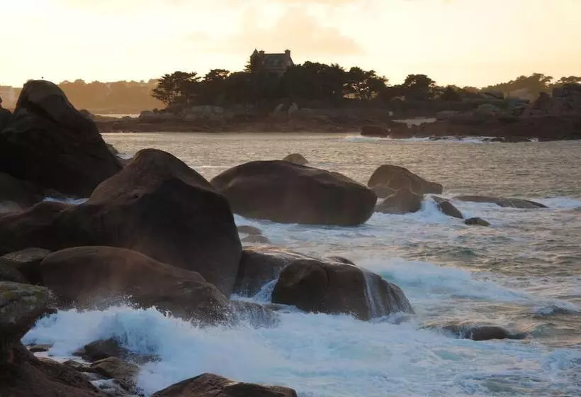 هتل Logis Hermitage