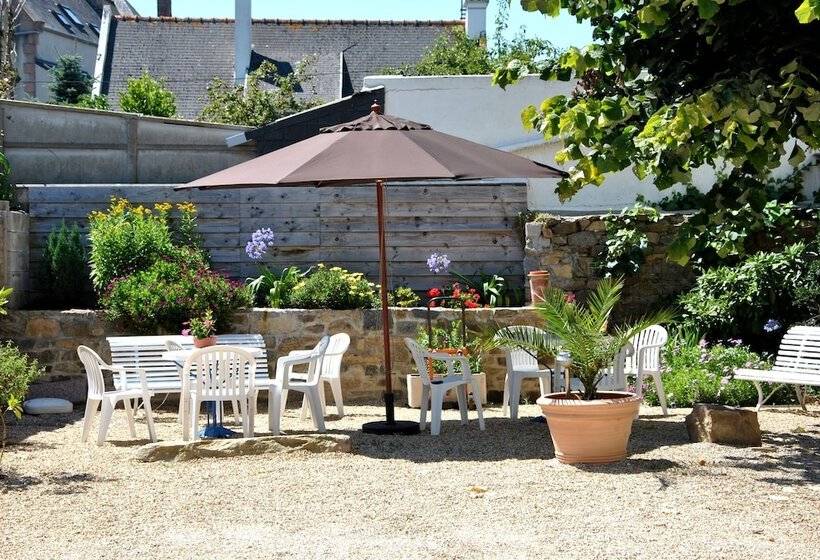 هتل Logis Hermitage