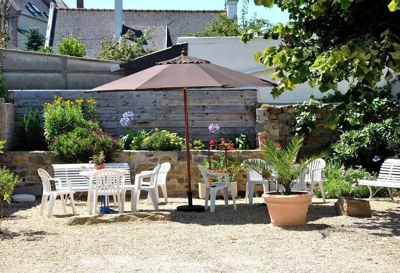 هتل Logis Hermitage