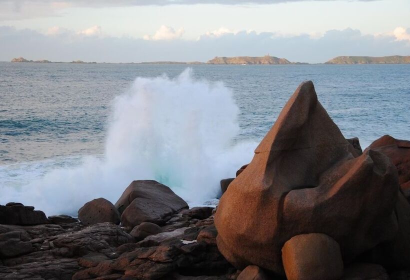 هتل Logis Hermitage