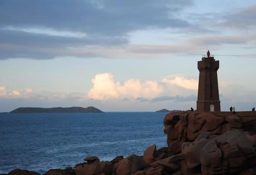 هتل Logis Hermitage