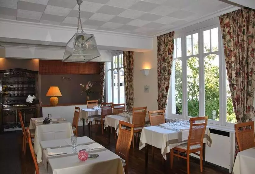 هتل Logis Hermitage