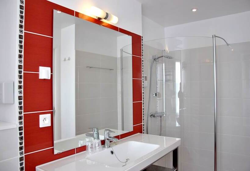 هتل Logis Hermitage