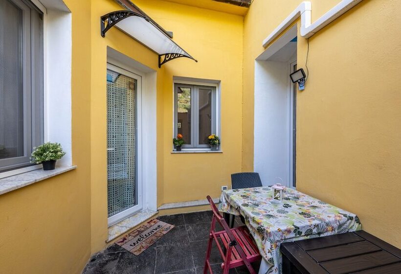 Hanging Garden With Air Conditioning