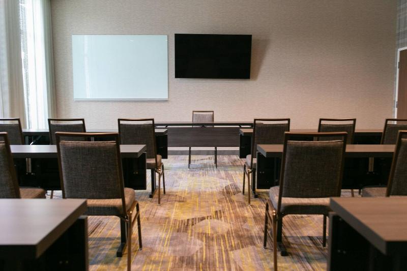 هتل Courtyard Elkhart