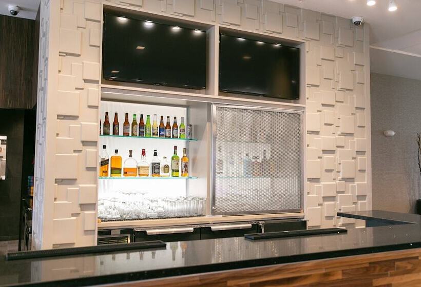 هتل Courtyard Elkhart