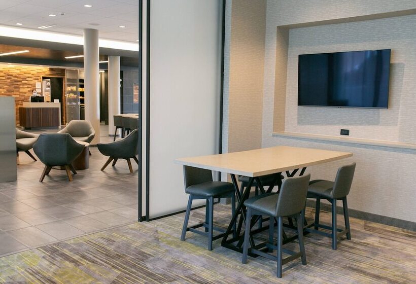 هتل Courtyard Elkhart