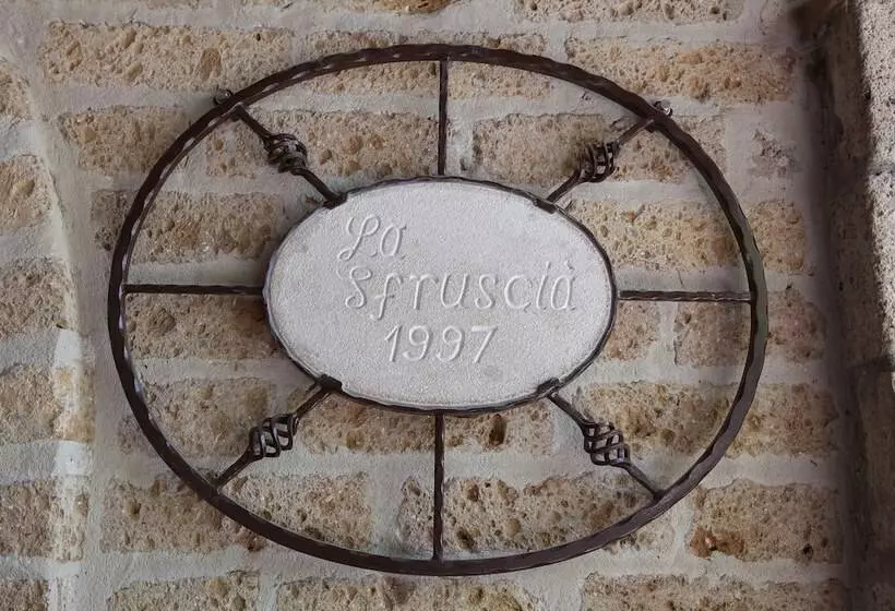 Maaseutuhotelli Agriturismo La Sfruscià