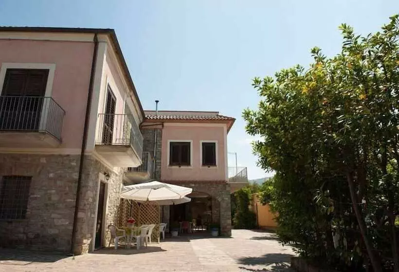 Aamiaismajoitus (B&B) Nel Giardino Dei Limoni