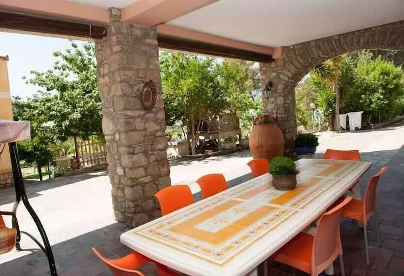 Aamiaismajoitus (B&B) Nel Giardino Dei Limoni