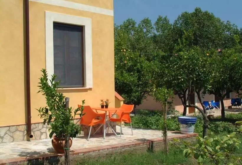 Aamiaismajoitus (B&B) Nel Giardino Dei Limoni