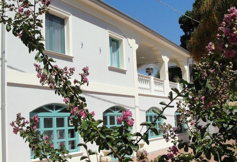 تختخواب و صبحانه Villa Primaluce