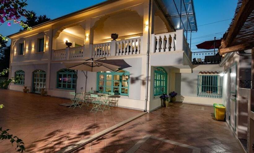 تختخواب و صبحانه Villa Primaluce