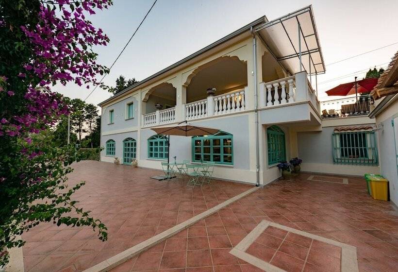 تختخواب و صبحانه Villa Primaluce