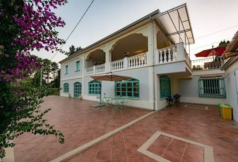 Aamiaismajoitus (B&B) Villa Primaluce