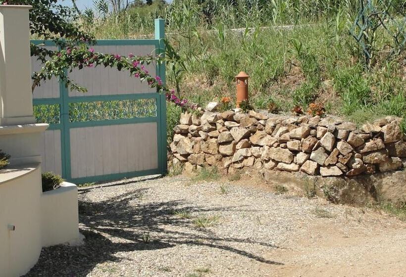 تختخواب و صبحانه Villa Primaluce