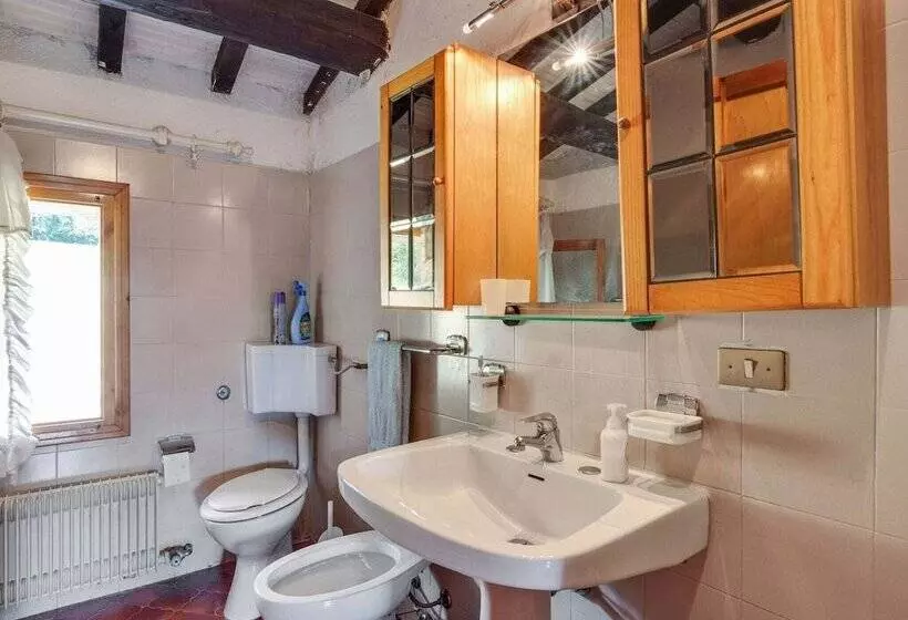 Cozy Detached House, Wide Garden, Wifi