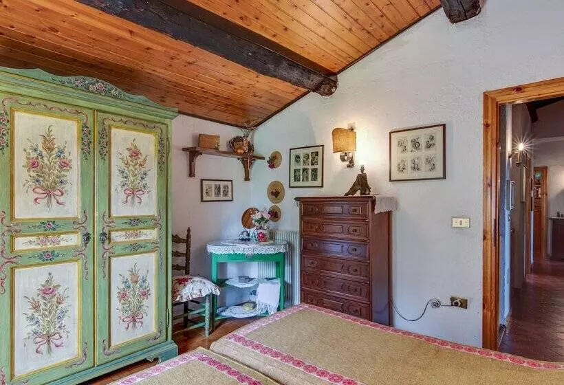 Cozy Detached House, Wide Garden, Wifi