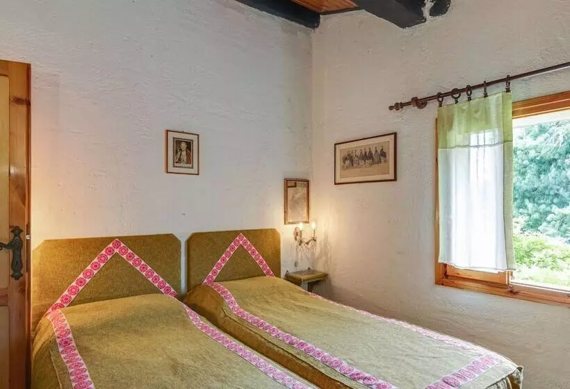 Cozy Detached House, Wide Garden, Wifi