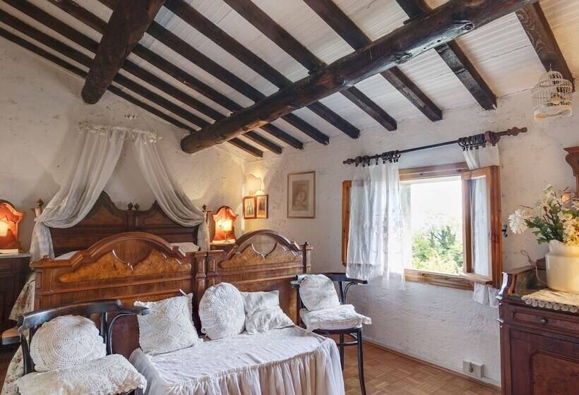 Cozy Detached House, Wide Garden, Wifi