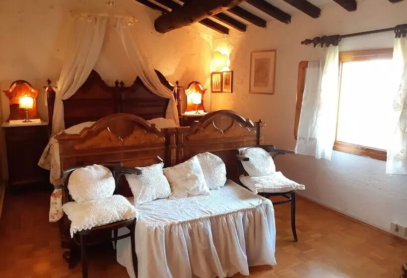 Cozy Detached House, Wide Garden, Wifi