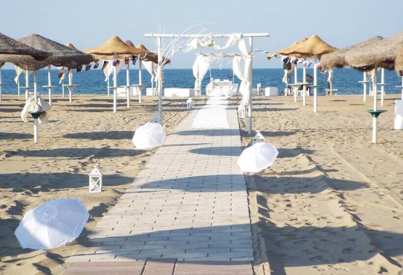 Hostal Torquemada Beach Club