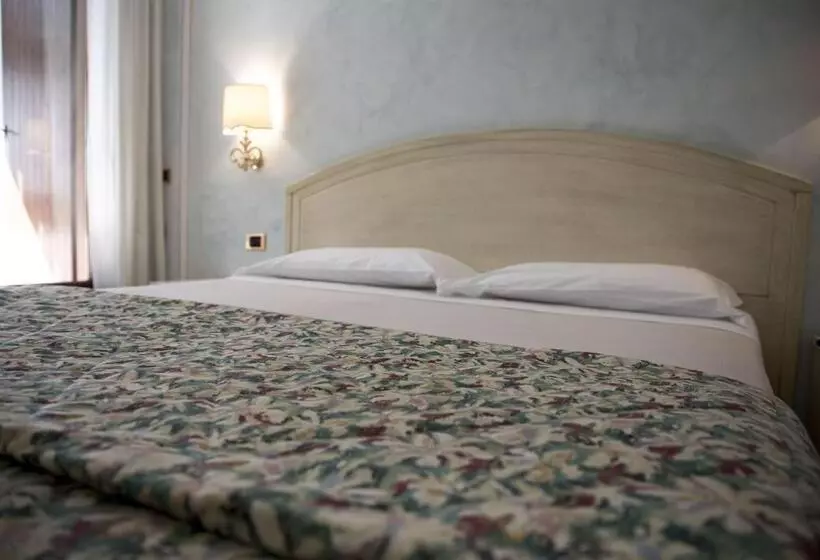 Hotelli Comano Cattoni Holiday