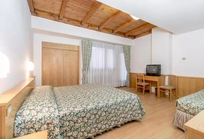 Hotelli Comano Cattoni Holiday