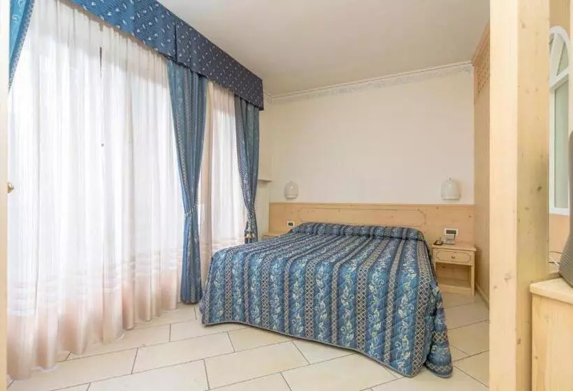 Hotelli Comano Cattoni Holiday