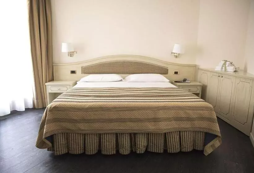 Hotelli Comano Cattoni Holiday