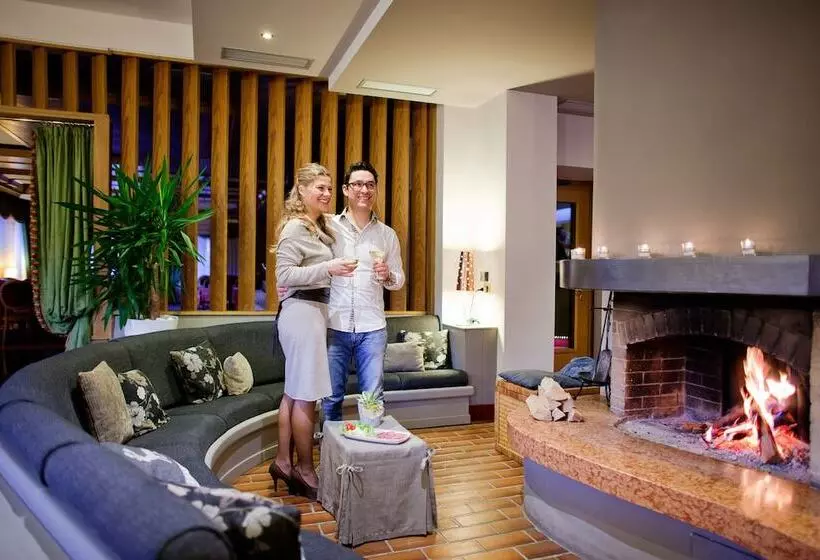 Hotelli Comano Cattoni Holiday