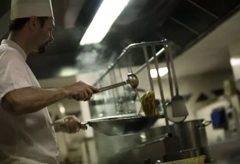 Hotelli Comano Cattoni Holiday